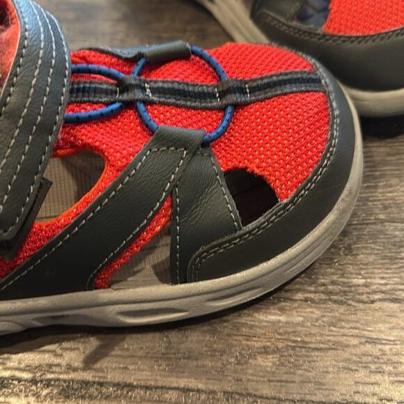 Columbia Boy’s size 2 Techsun Wave Red/Charcoal Gray Water Sandal - Picture 10 of 11